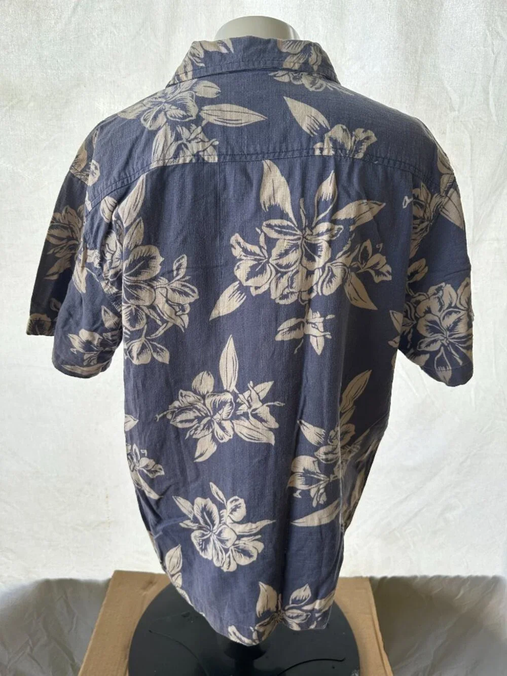 Hawaiian Sands Club Men's Floral Pattern Blue Beige Hawaiian Shirt Medium Cotton